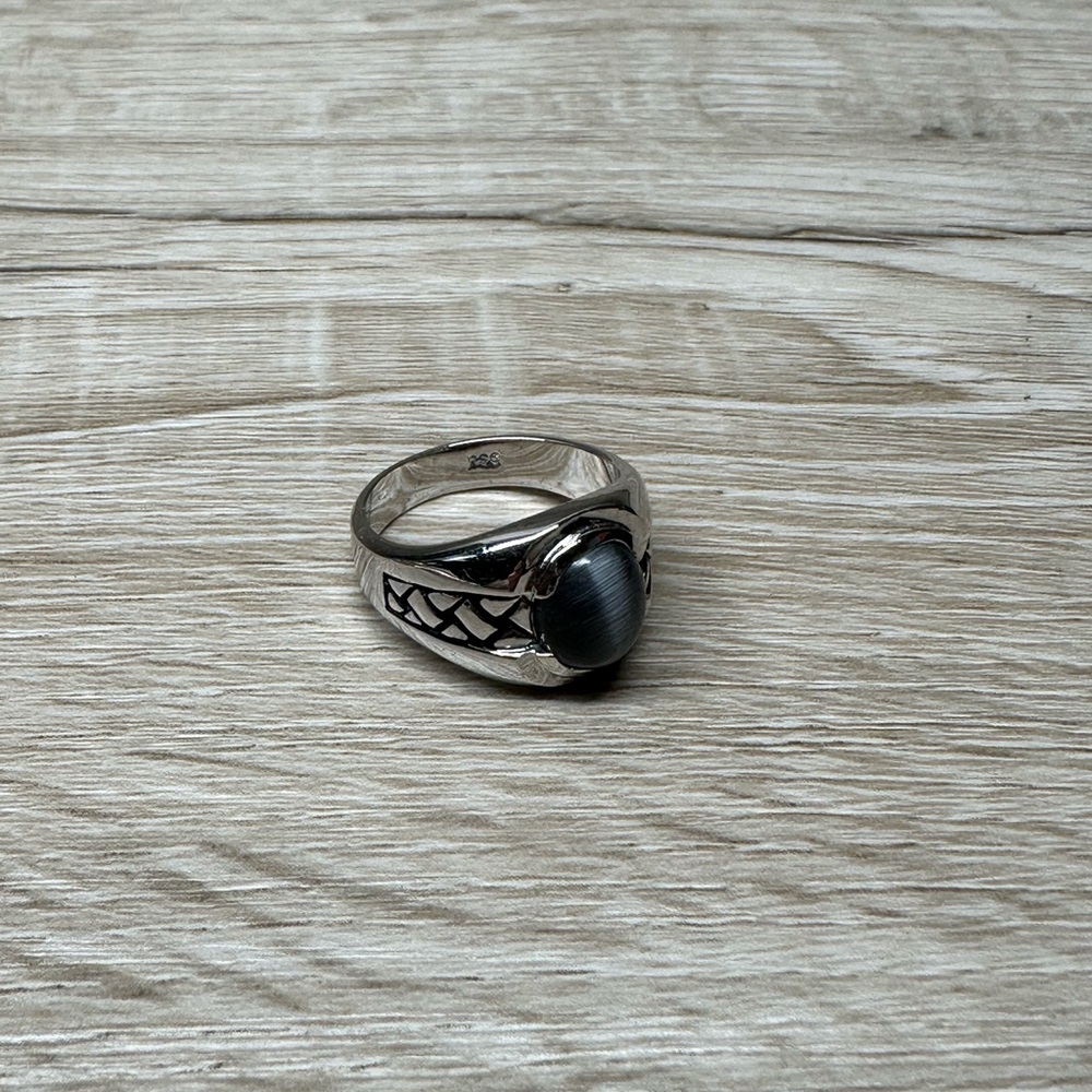 Elegant Vintage Silver Tone Ring with Blue and Gray Center Stone SZ12